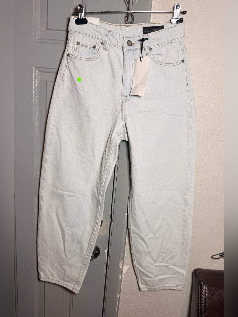 ZARA ZW Tapered White Jeans Waist 34